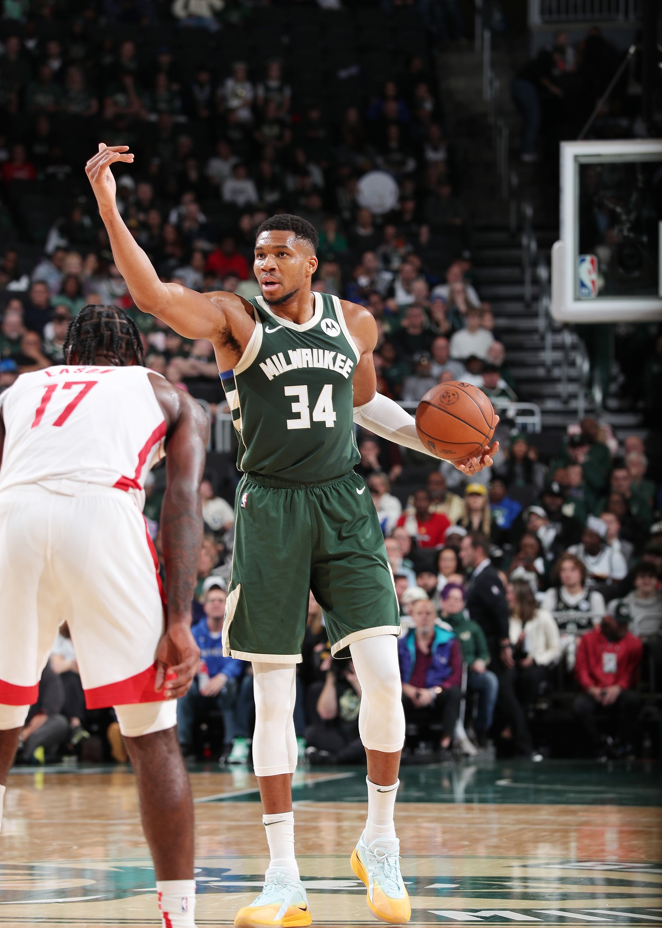 密尔沃基雄鹿发布备战花絮，国际比赛日刷新队史纪录，欧冠任务艰巨，轮换策略成焦点的简单介绍