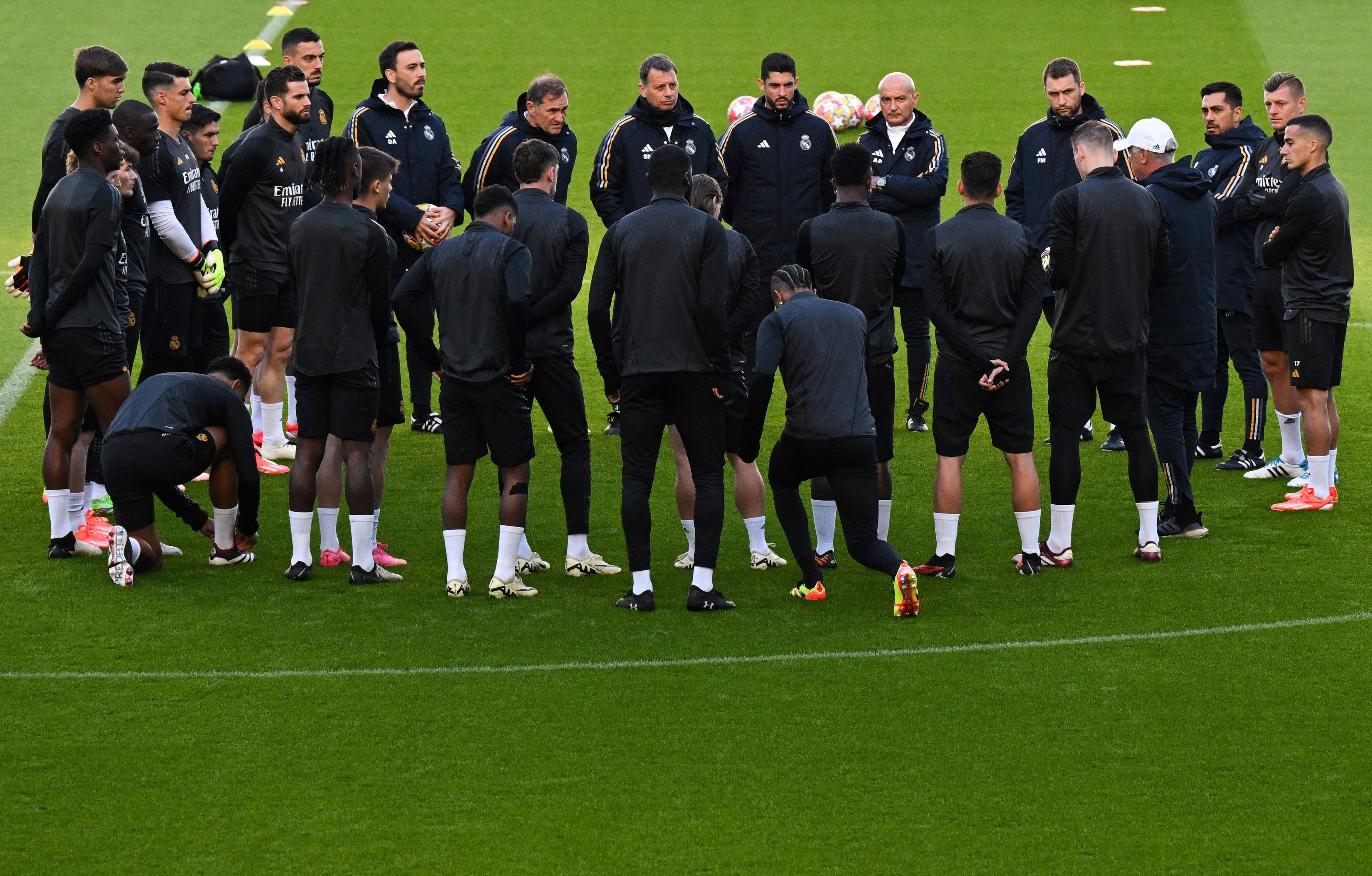 包含赛后休斯敦火箭备战欧冠；回应争议细节曝光；压力陡增；球探报告显示潜力的词条